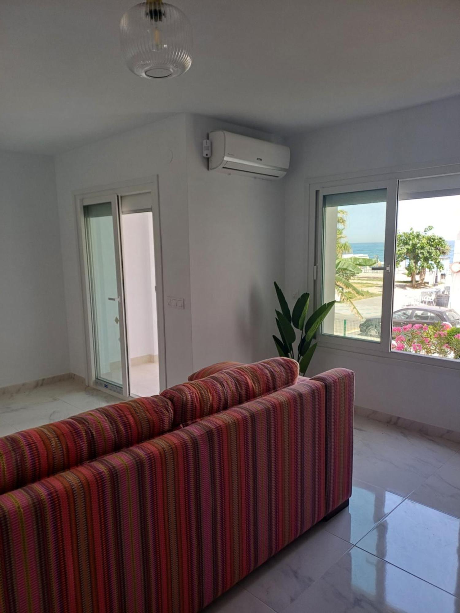 Beautiful Beachfront Newly Renovated 2 Bedroom Apartment With Swimming Pool And Garden San Luis de Sabinillas Eksteriør bilde