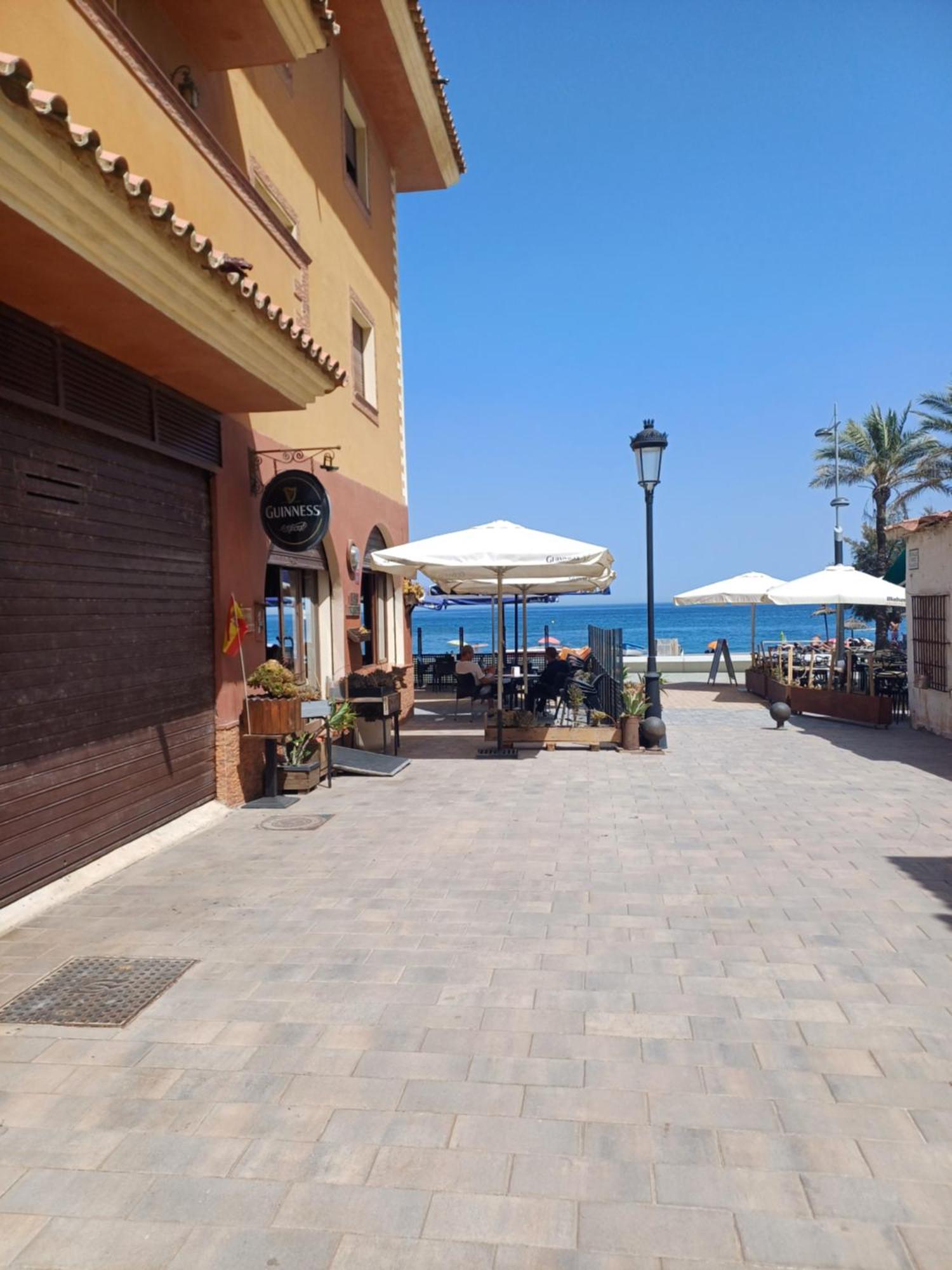 Beautiful Beachfront Newly Renovated 2 Bedroom Apartment With Swimming Pool And Garden San Luis de Sabinillas Eksteriør bilde
