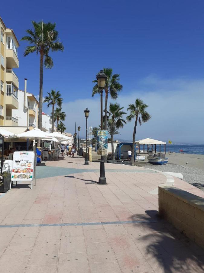 Beautiful Beachfront Newly Renovated 2 Bedroom Apartment With Swimming Pool And Garden San Luis de Sabinillas Eksteriør bilde