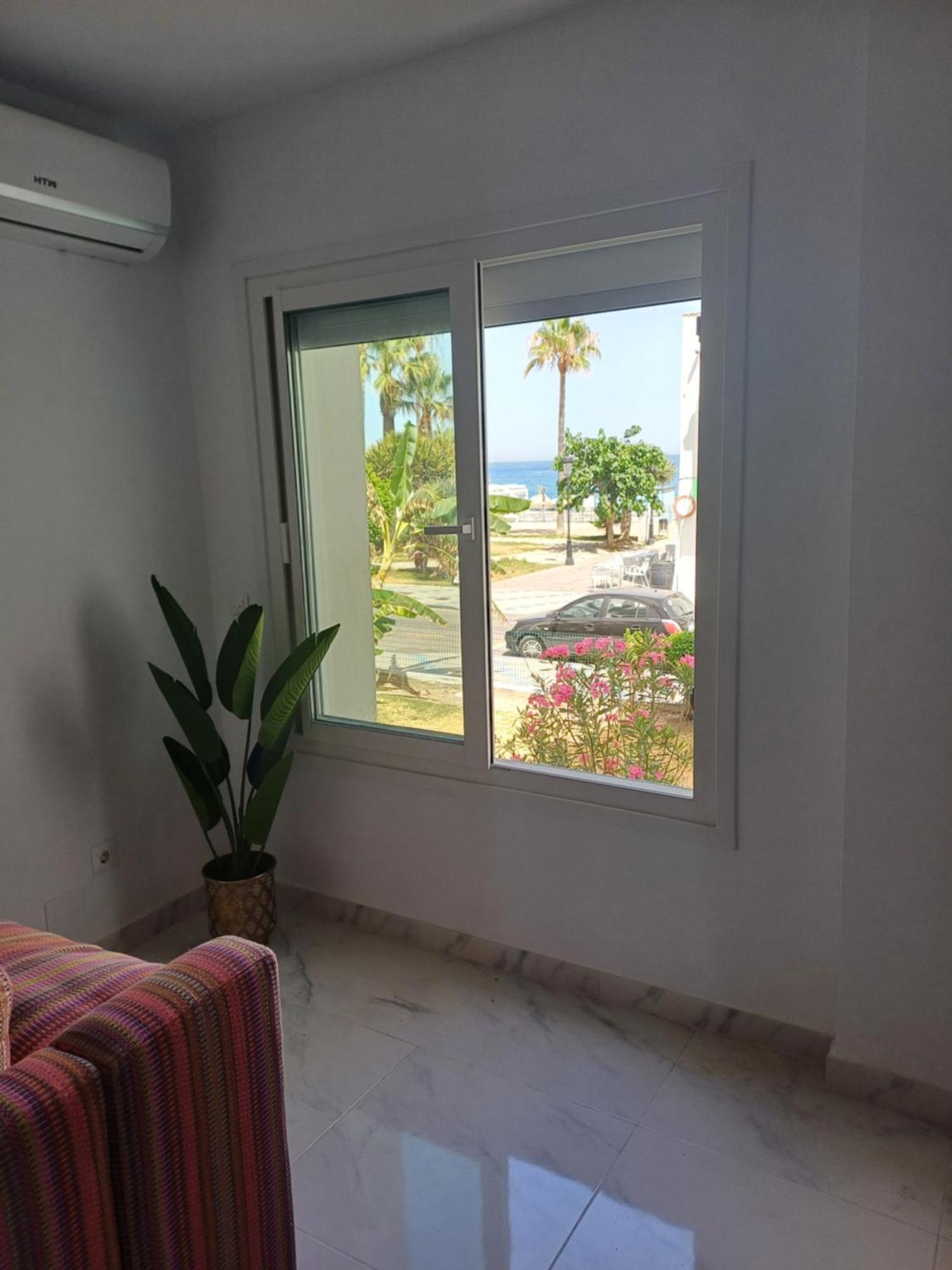 Beautiful Beachfront Newly Renovated 2 Bedroom Apartment With Swimming Pool And Garden San Luis de Sabinillas Eksteriør bilde