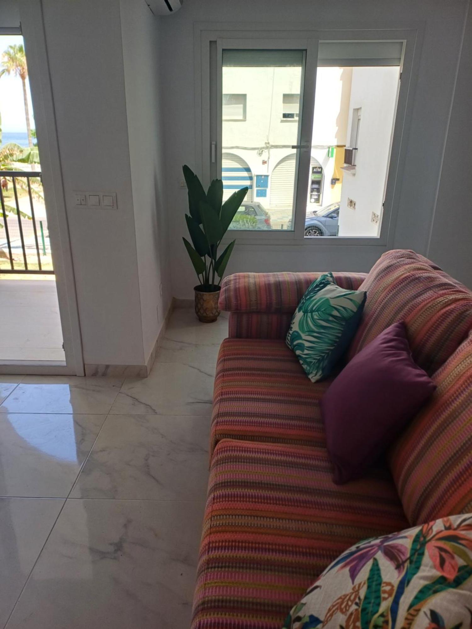 Beautiful Beachfront Newly Renovated 2 Bedroom Apartment With Swimming Pool And Garden San Luis de Sabinillas Eksteriør bilde